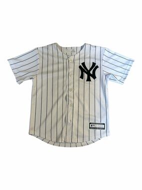 Boys New York Yankees Aaron Judge #99 Shirt Jersey Style Tee Baseball Fan  NWOT